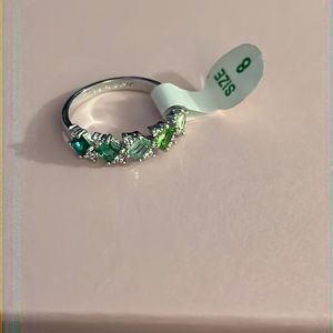 NWT-“5 shades of green” size 8 ring.